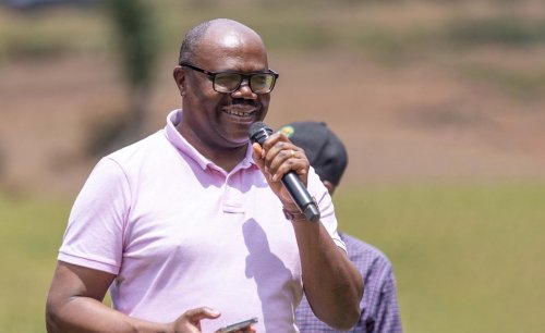 Minisitiri w’intebe yasabye abahinzi kongera umusaruro w’ibigori ukava kuri Toni 5 ukagera kuri toni 10