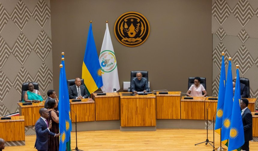 Perezida Kagame yakiriye indahiro z’abasenateri 6, asaba Sena gukomeza kuba ishingiro ry’imiyoborere myiza