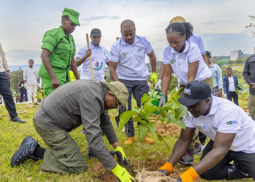 AGRA Chair Hailemariam Desalegn Joins Rwandans as Kigali Launches Ambitious Tree Planting Season