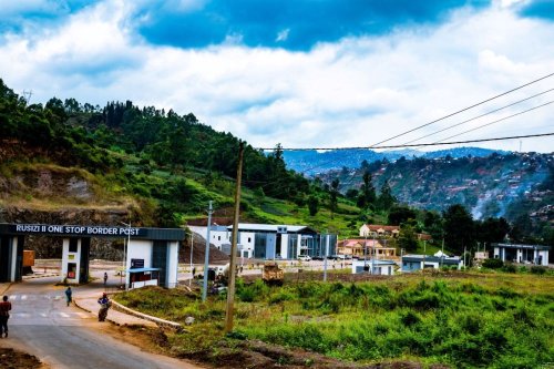 Abanye-Congo batangiye guhungira mu Rwanda kubera intambara iri kubera Kamanyola