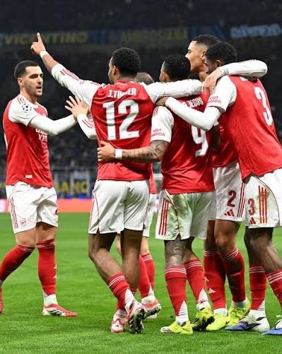 Arsenal Lift the Community Shield.