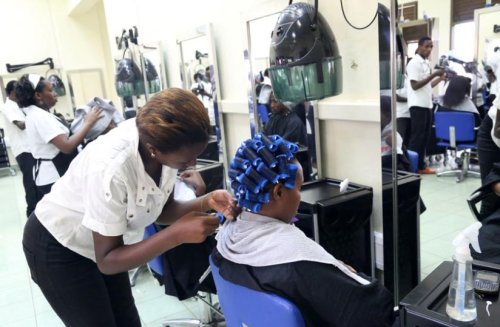 U Rwanda Rwatangije Isuzumabumenyi ku Batunganya Imisatsi.