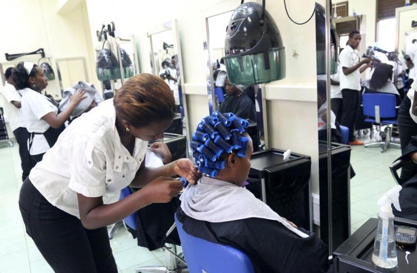 U Rwanda Rwatangije Isuzumabumenyi ku Batunganya Imisatsi.