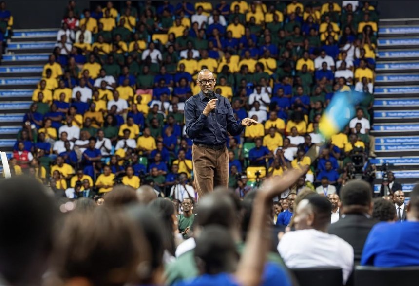 Umukobwa wafashwe kubera Imyambarire Yarahohotewe: Perezida Kagame.
